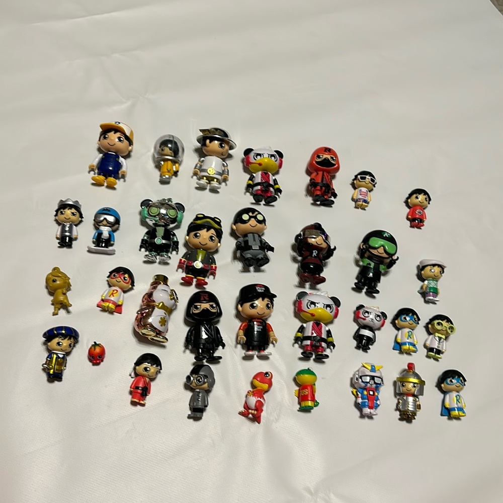 RYAN’S WOULD FIGURES COLLECTION BUNDLE OFF 34